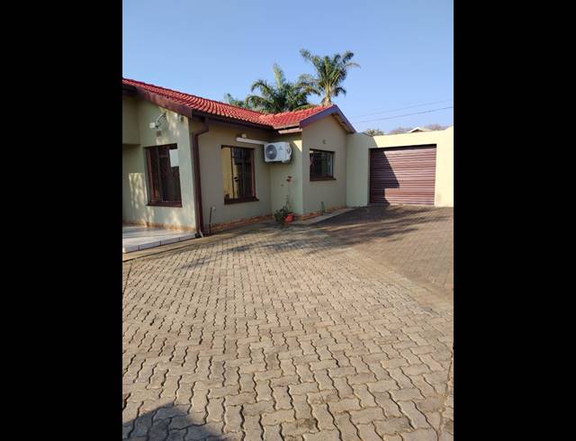 3 BEDROOM FREEHOLD FOR SALE IN RICHVIEW
